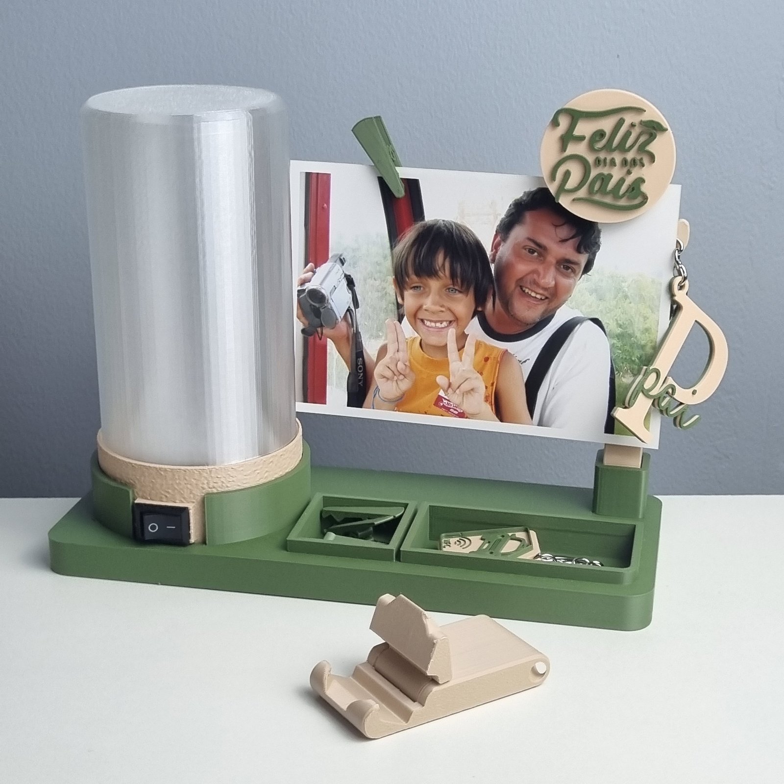 Foto da galeria do produto Luminária Organizadora Lumina -  Porta Retrato Dia dos Pais . Até 12x no cartão