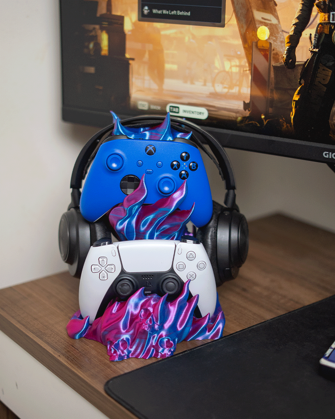 Foto da galeria do produto Suporte 3D Chamas Controle E Headset